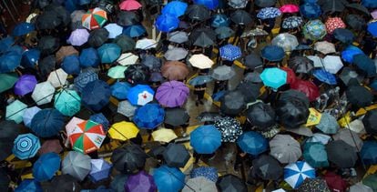 Manifestantes no protesto em Hong Kong neste domingo