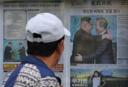 Portada de um jornal da Coreia do Sul sobre a cimeira, em Seul no sábado.