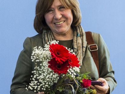Svetlana Alexievich durante a entrevista coletiva em Berlim.