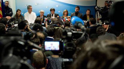 Carles Puigdemont com ex-conselheiros