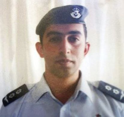 O piloto, Moaz al Kasasbeh.