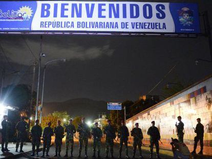 Militares venezuelanos, na fronteira com a Colômbia.