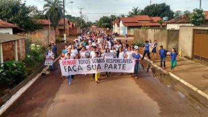 Moradores de Rio dos Bois em uma ação da Secretaria de Saúde do município.