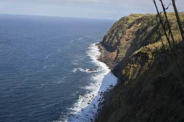 Paisagem característica da zona norte da Ilha de São Miguel dos Açores, onde o barco se escondeu