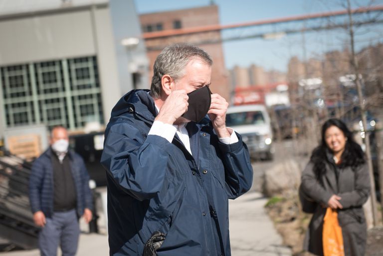 O prefeito de Nova York, Bill de Blasio, nesta segunda-feira no Estaleiro Naval do Brooklyn.