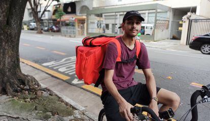 Matheus Barboza, 23 anos, trabalha como entregador de aplicativo em São Paulo.