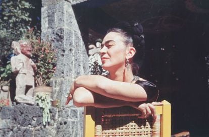 'Frida sentada no jardim', parte da exposição 'Frida Kahlo. Mirror, mirror...'.