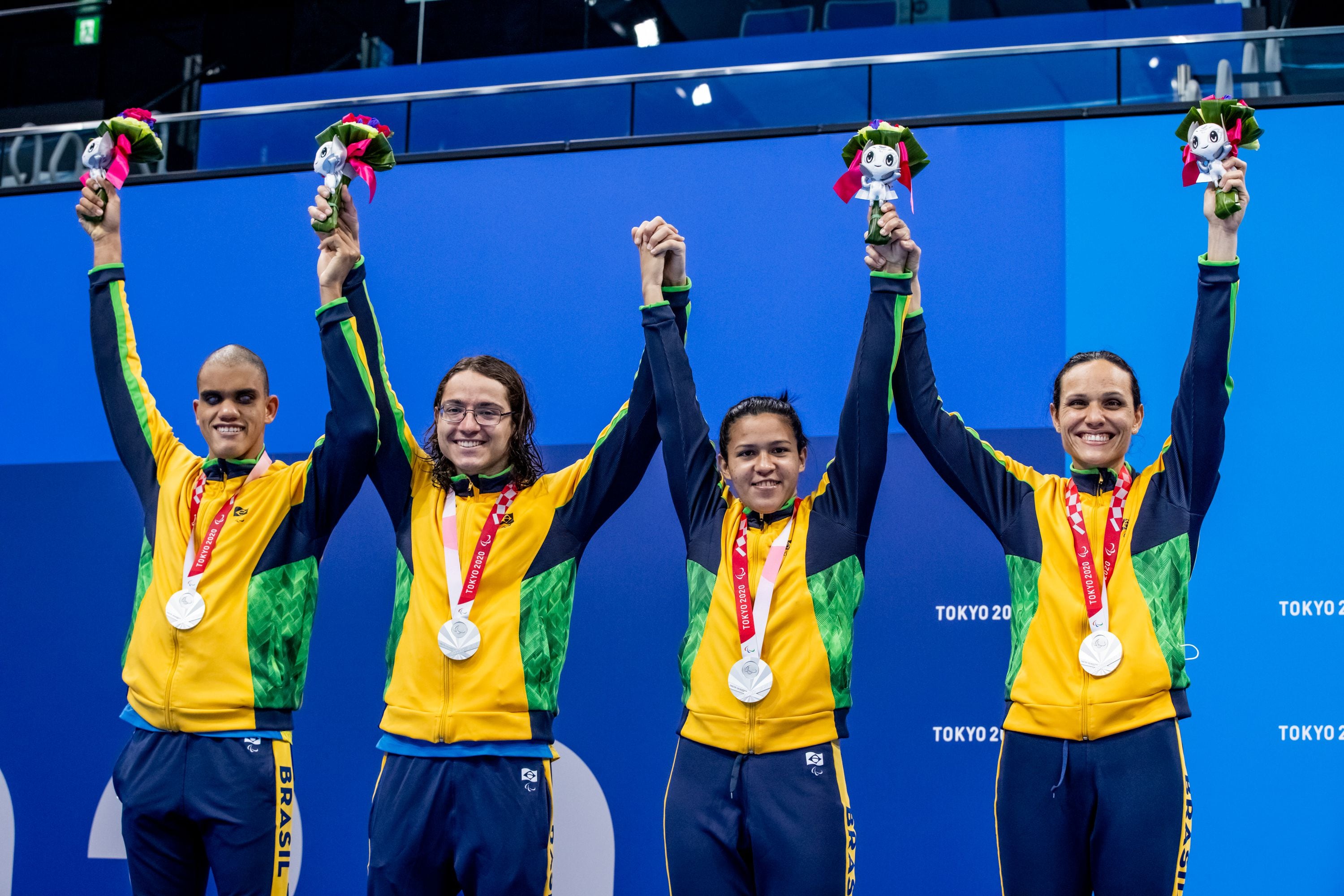 Wendell Belarmino, Douglas Matera, Lucilene Sousa e Maria Carolina Santiago conquistam a prata na final do 4x100m livre.