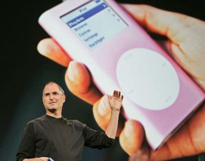 Steve Jobs durante a apresentação do iTunes no Japão em 2005.