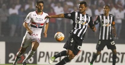 S&atilde;o Paulo x Atl&eacute;tico-MG na Libertadores 2016.