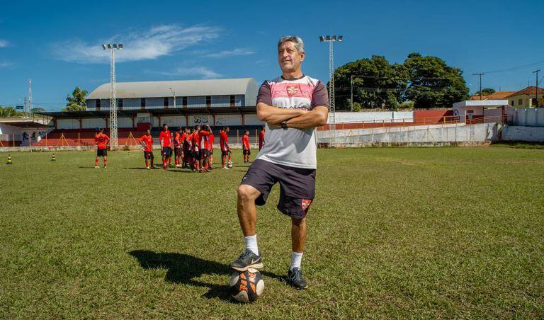 Reginaldo Fino atualmente coordena as categorias de base do Linense.