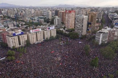 Protesto em Santiago, na sexta-feira (25/10).