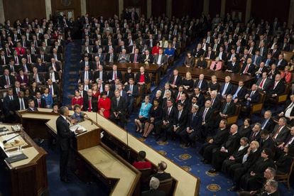 Parlamentares norte-americanos ouvem discurso de Obama no Capitólio, em Washington.