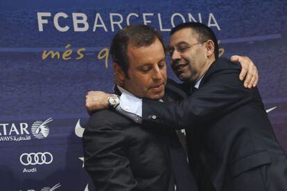 Josep Maria Bartomeu abraça a Sandro Rosell