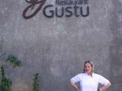 Kamilla Seidler, diante do restaurante Gustu.