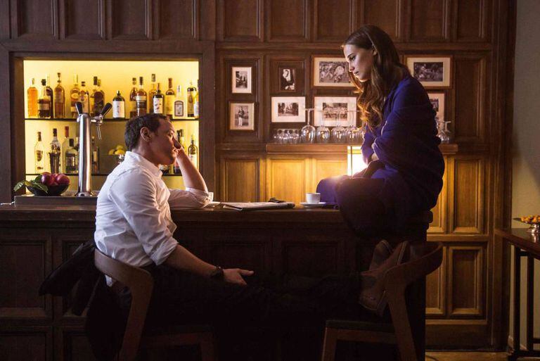 James McAvoy e Alicia Vikander, em 'Submersão'.