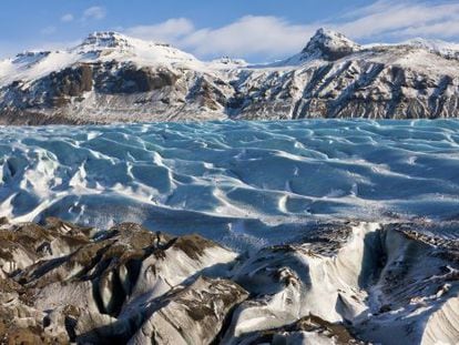 A região da geleira Svinafellsjokull, no parque nacional de Skaftafell, na Islândia, faz as vezes das terras que se encontram ao norte do Muro em ‘Game of Thrones’.