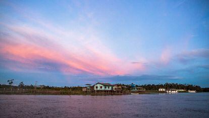 Pôr do sol no rio Xingu, na área da reserva extrativista Verde Para Sempre, no Pará. Imagem de março de 2020.
