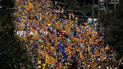 Milhares de pessoas se concentram em Barcelona pela Diada (Dia da Catalunha).