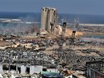 -FOTODELDIA- BEIRUT (LÍBANO) 05/08/2020.- Vista general del puerto de Beirut, Líbano este miércoles tras la explosión de ayer que ha dejado hasta la fecha más de cien muertos y 4.000 heridos. EFE/ Nabil Mounzer