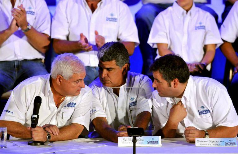 Da esquerda para a direita: o ex-presidente do Panamá Ricardo Martinelli com os ex-ministros José Raúl Mulino (Governo e Justiça) e Demetrio Papadimitriu (Presidência)