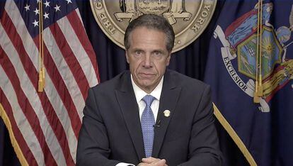 O democrata Andrew Cuomo em seu gabinete durante o pronunciamento em que anunciou sua renúncia ao cargo de governador de Nova York.
