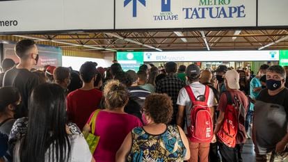 Shopping Tatuapé teve fila com mais de 200 pessoas à espera da reabertura nesta quinta-feira, 11 de junho.