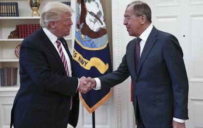 Donald Trump em Washington com o ministro de Relações Exteriores da Rússia, Sergei Lavrov.