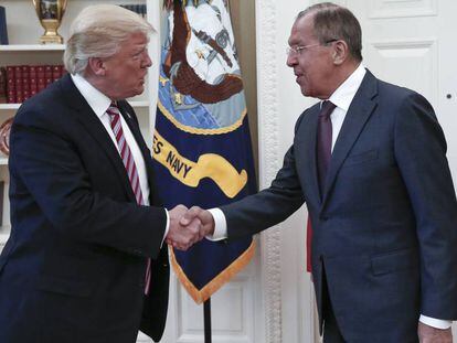 Donald Trump em Washington com o ministro de Relações Exteriores da Rússia, Sergei Lavrov.