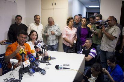 Leopoldo Lopez e María Corina Machado durante a coletiva de imprensa convocada esta tarde em Caracas.