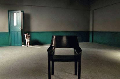Uma das cadeiras protagonistas de 'Últimas Conversas'. Se digo que ficou vazia pela morte do realizador não é um spoiler. Não se espante