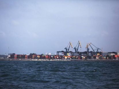 Visão general do porto de Veracruz, o cais comercial mais antigo de México.
