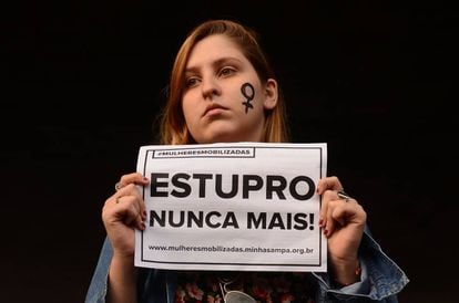 Manifestante em ato contra o estupro em junho em São Paulo.