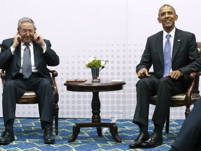 Obama e Castro durante o encontro bilateral.