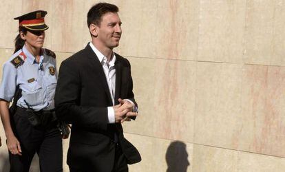 Messi ao chegar ao fórum de Gavá, em 2013.