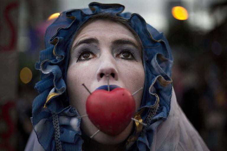 Uma manifestante na marcha de Quito.
