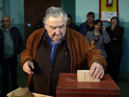 O presidente Mujica vota nas eleições primárias, no último domingo.