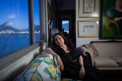 Nélida Piñón em seu apartamento no Rio.