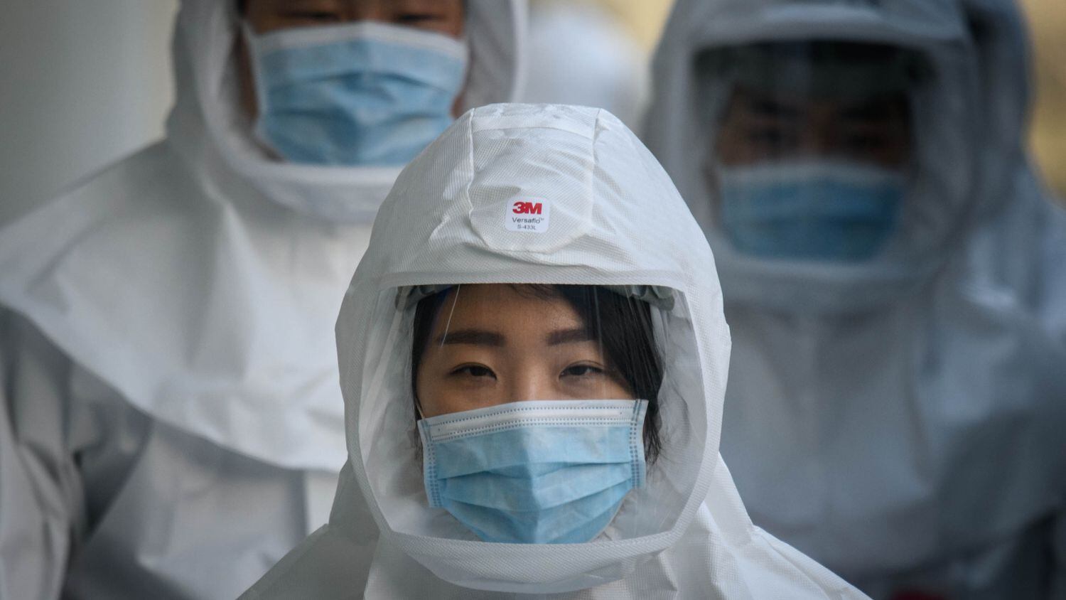 Agentes sanitários na cidade de Daegu, a mais afetada pelo coronavírus na Coreia do Sul.