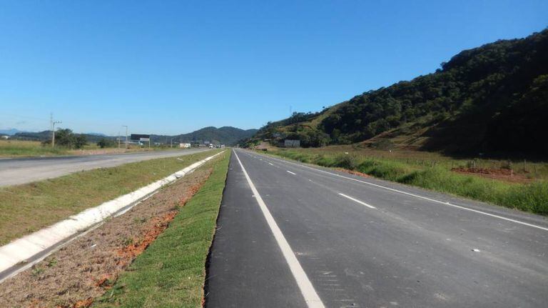 Obras na rodovia BR-470, em Santa Catarina.