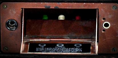 O placar e os botões do sistema elétrico de votação adotados pelo Senado em 1958