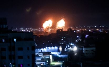 Detonação de mísseis israelenses na Faixa de Gaza, nesta madrugada. Em vídeo, as imagens dos últimos dias em Gaza.