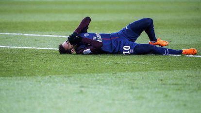 Neymar, no domingo após a lesão