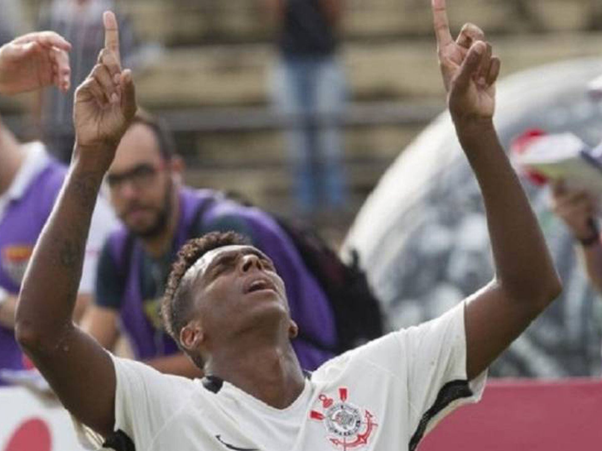 Corinthians vence o Palmeiras no primeiro jogo da final do