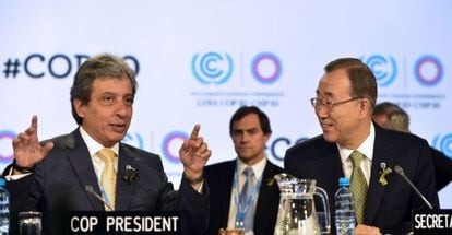 Ban Ki-moon (direita) e o presidente da COP, Manuel Pulgar.