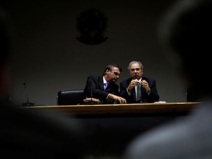 Bolsonaro e Guedes durante coletiva de imprensa na sexta-feira.