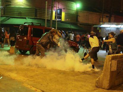 Bomba de g&aacute;s atirada no Largo da Batata em S&atilde;o Paulo.