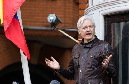 Julian Assange, na Embaixada do Equador em Londres, em maio de 2017.