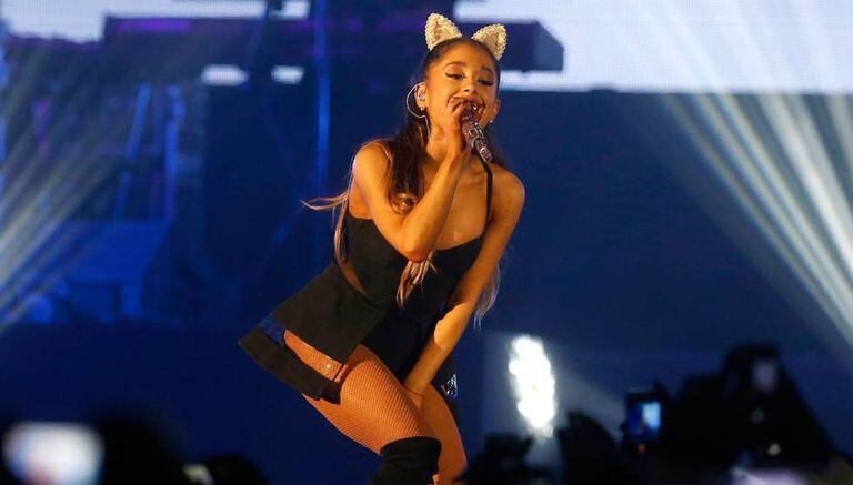Ariana Grande, em um show de 2015.