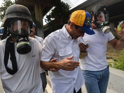 Henrique Capriles é atendido depois da agressão